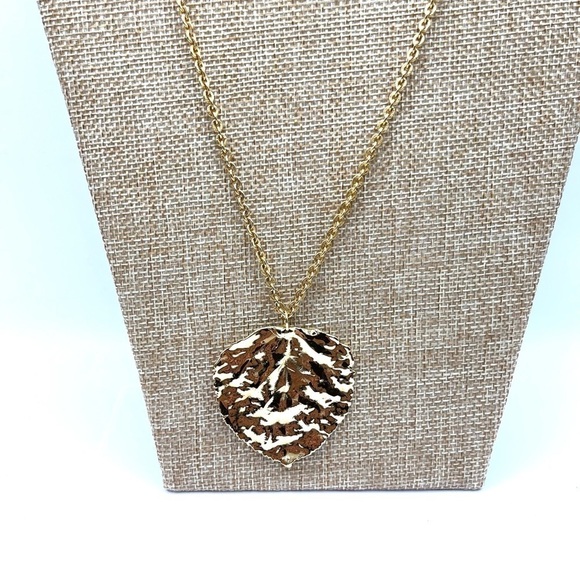 Leaf Pendant Shiny Gold Tone Necklace Beautiful symbolizes Growth 22” Length - Picture 2 of 7